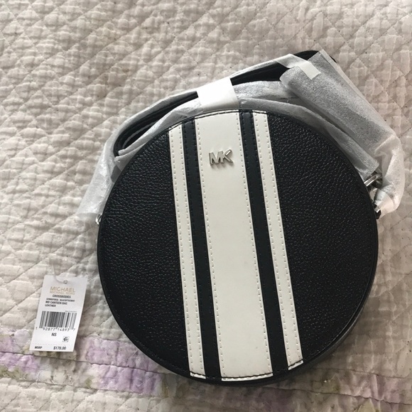 Michael Kors Handbags - NWT Michael Kors cross body handbag!